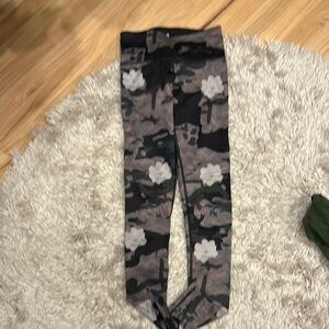 Noli Camouflage Leggings with flowers